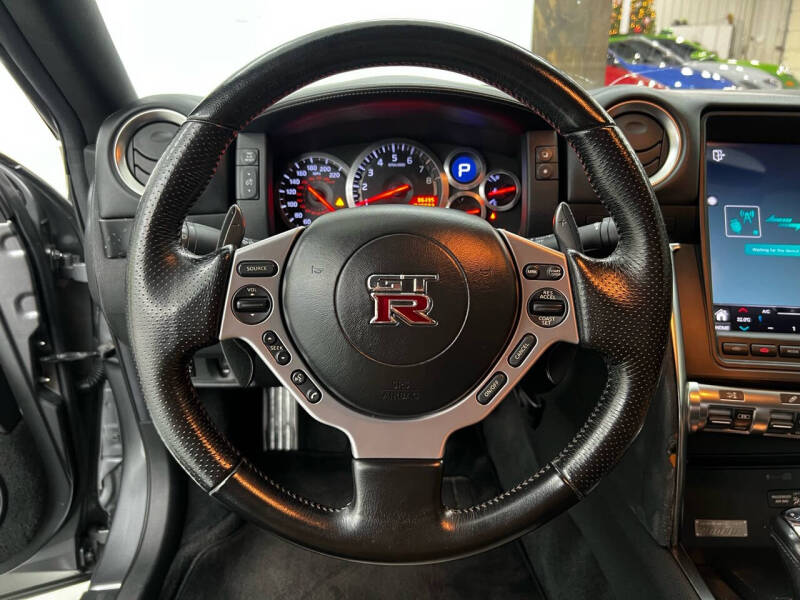 2009 Nissan GT-R Premium photo 14