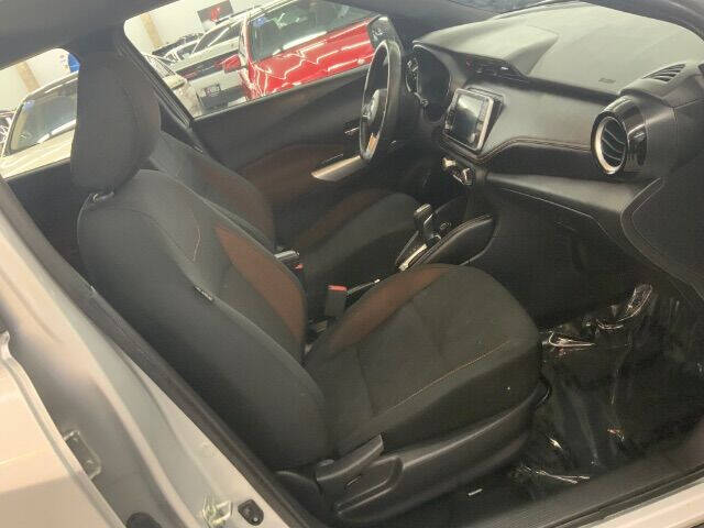 2020 Nissan Kicks SR