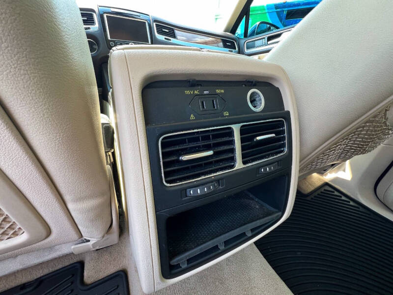 2011 Volkswagen Touareg VR6 Sport