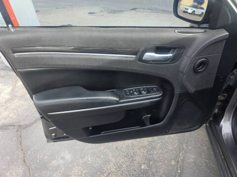 2017 Chrysler 300 Limited