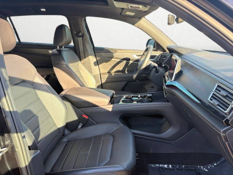 2024 Volkswagen Atlas Cross Sport SEL R-Line 4Motion