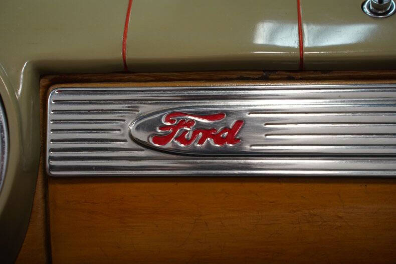 1946 Ford Super Deluxe