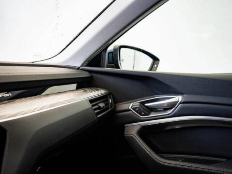 2022 Audi e-tron quattro Premium