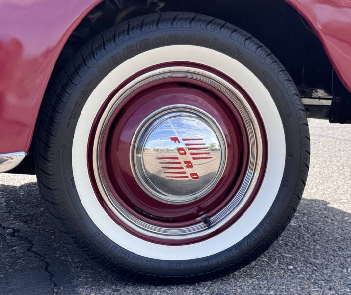 1948 Ford Super Deluxe