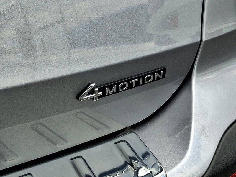 2025 Volkswagen Taos SEL 4Motion