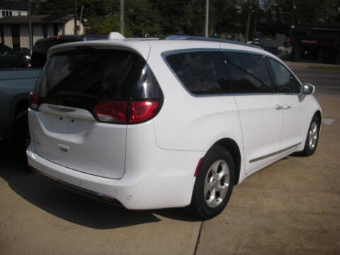 2017 Chrysler Pacifica Touring-L Plus