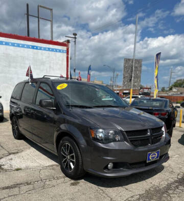 2017 Dodge Grand Caravan for sale at AutoBank in Chicago IL