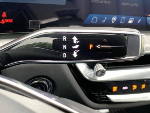 2024 Cadillac LYRIQ Luxury 2