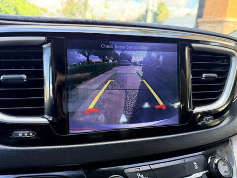 2017 Chrysler Pacifica Touring-L