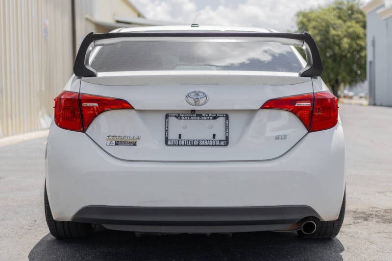 2017 Toyota Corolla SE photo 4