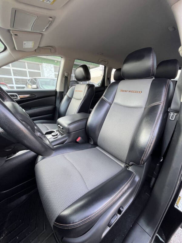 2020 Nissan Pathfinder SV