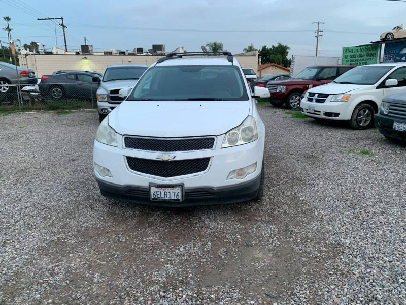 2009 Chevrolet Traverse 2LT photo 3