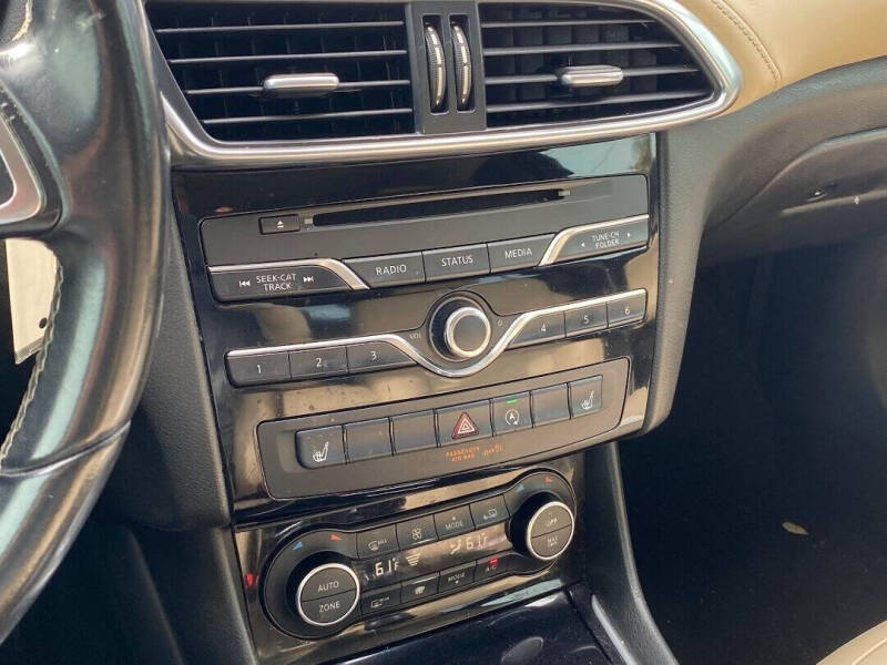2017 Infiniti QX30 Luxury