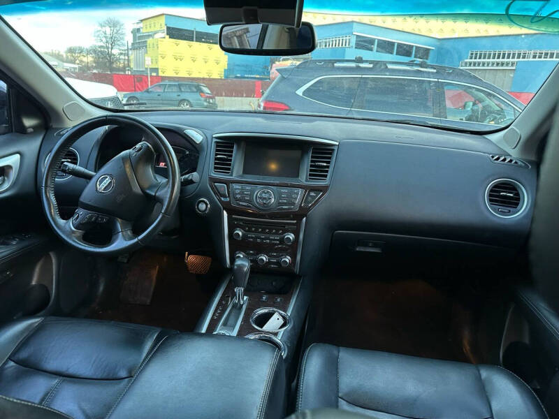 2016 Nissan Pathfinder SL