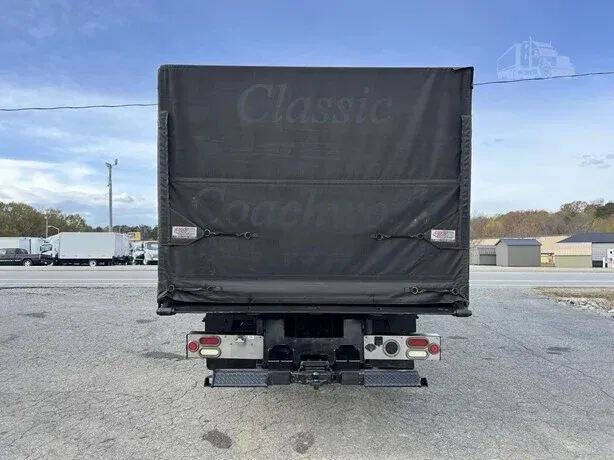 2009 Freightliner M2 106