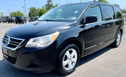 2009 Volkswagen Routan for sale at Vista Auto Sales in Lakewood WA