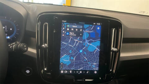 2025 Volvo XC40 B5 Core Bright Theme