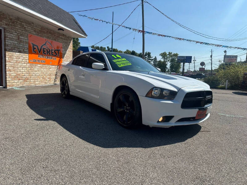 Used 2014 Dodge Charger SXT with VIN 2C3CDXHG9EH183594 for sale in Austintown, OH