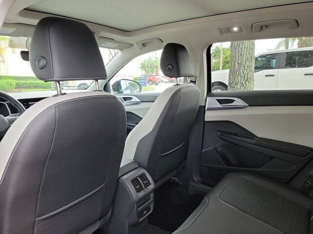 2025 Volkswagen Taos SE