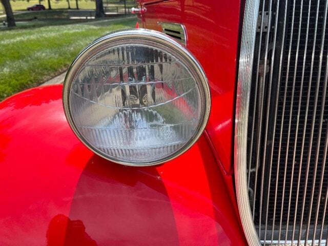 1934 Ford COUPE 4