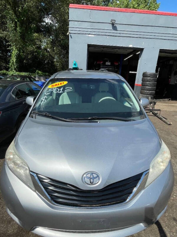 2012 Toyota Sienna LE 7-Passenger