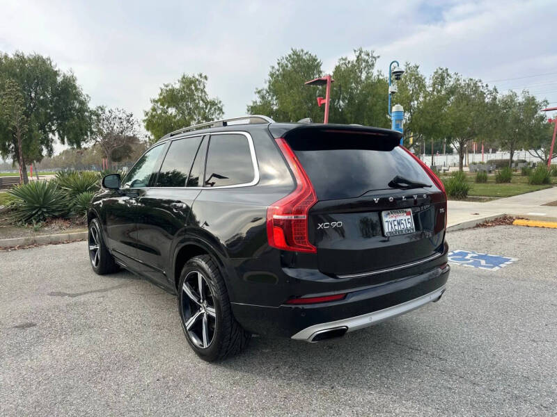 2017 Volvo XC90 T5 Momentum