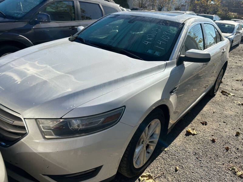 2013 Ford Taurus SEL photo 2