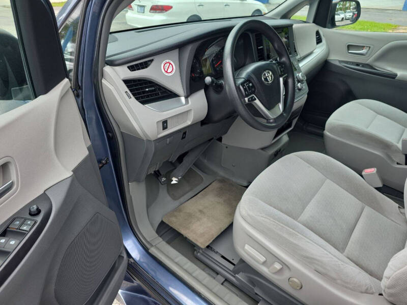 2015 Toyota Sienna LE 8-Passenger