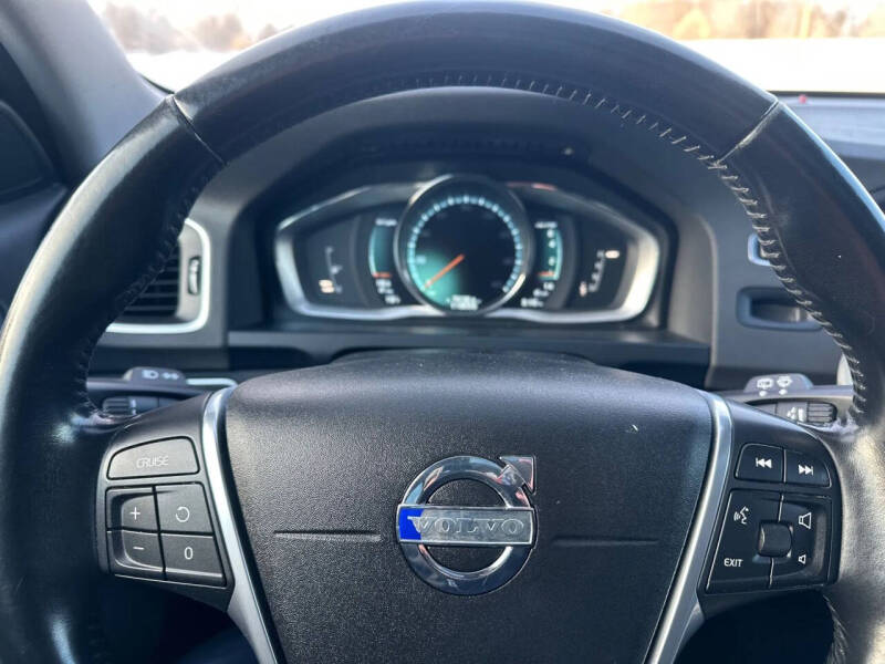 2015 Volvo V60 Cross Country T5