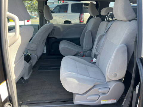 2018 Toyota Sienna LE 8-Passenger