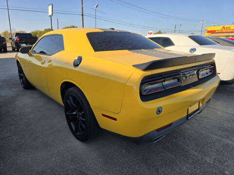 2017 Dodge Challenger SXT Plus