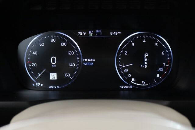 2016 Volvo XC90 T6 Momentum