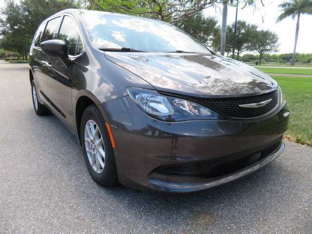 2022 Chrysler Voyager LX