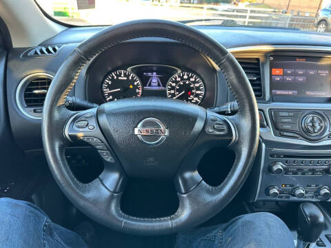 2017 Nissan Pathfinder SL