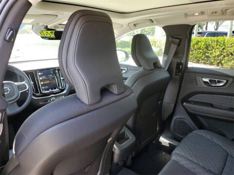 2025 Volvo XC60 B5 Core Dark Theme