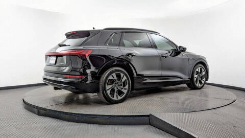 2022 Audi e-tron quattro Premium