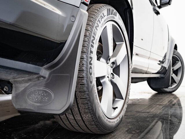 2024 Land Rover Defender 130 P400 Outbound