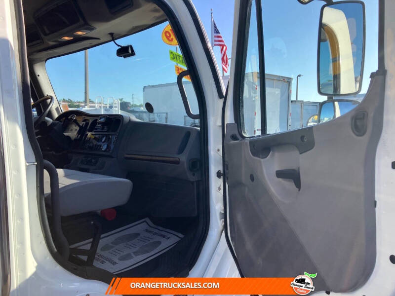 2019 Freightliner M2 106