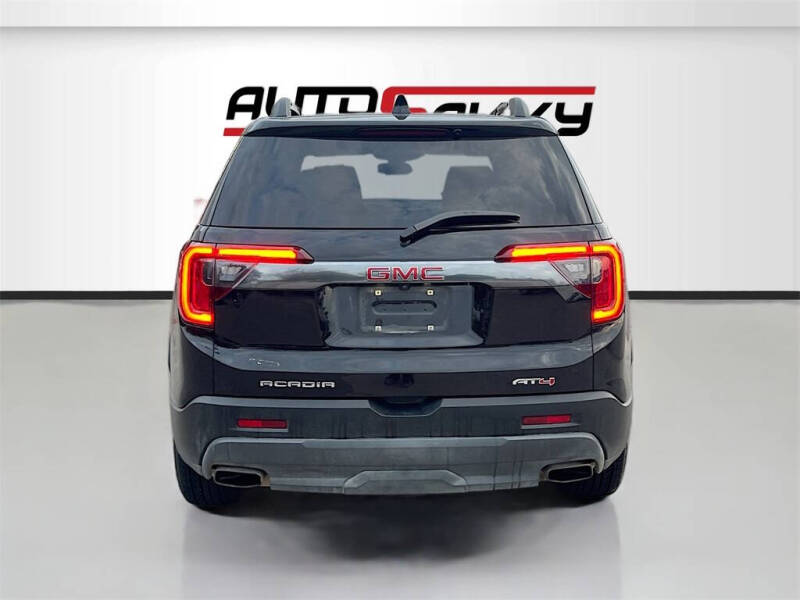 2023 GMC Acadia AT4
