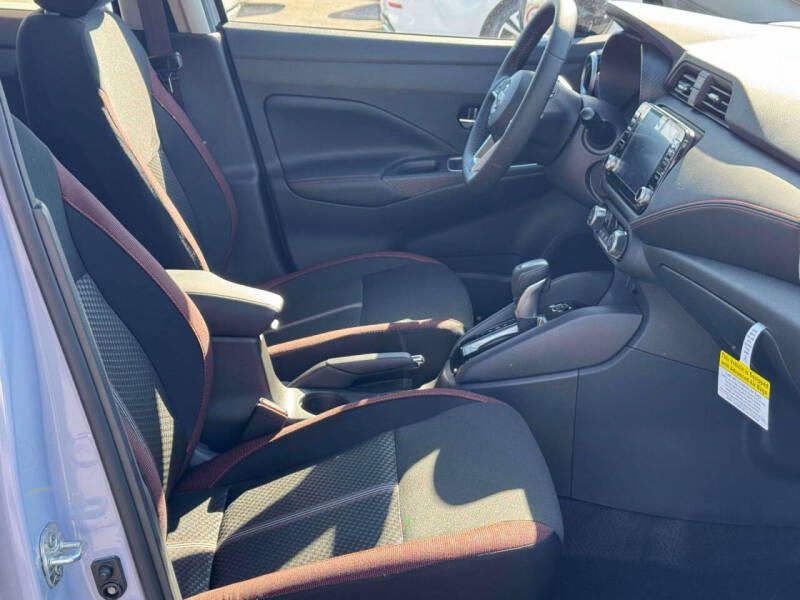 2025 Nissan Versa SR