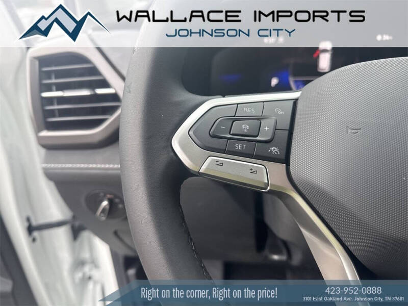 2026 Volkswagen Taos SE Black 4Motion