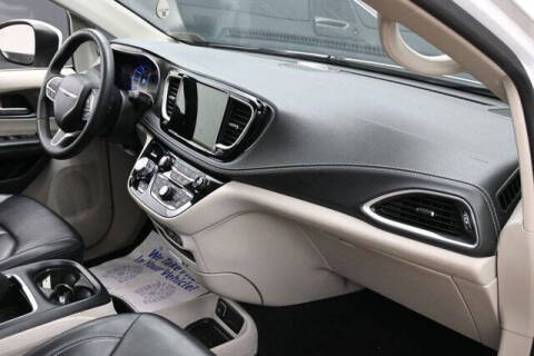 2023 Chrysler Pacifica Plug-In Hybrid Touring L