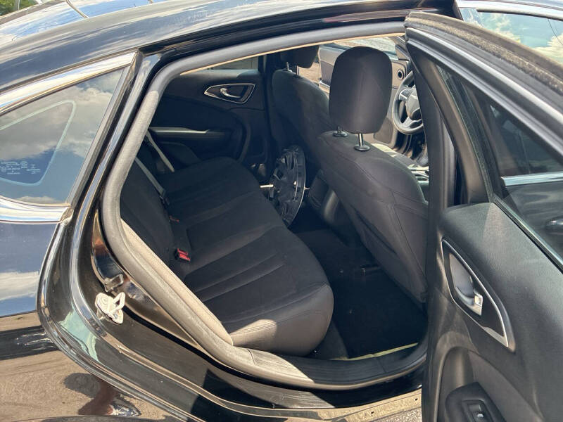 2015 Chrysler 200 LX