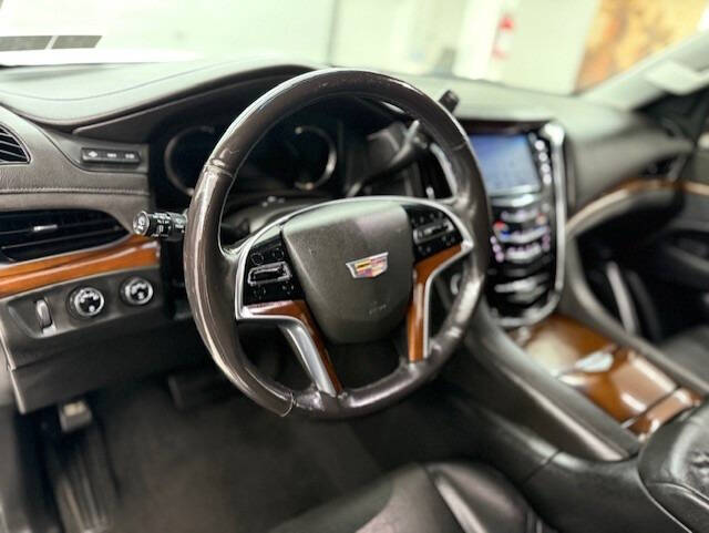 2018 Cadillac Escalade Luxury