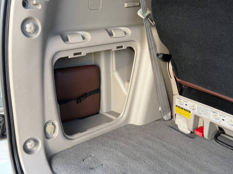 2005 Toyota Sequoia SR5