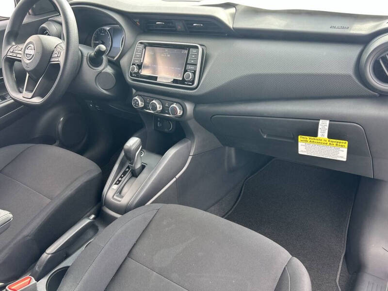 2025 Nissan Kicks Play S