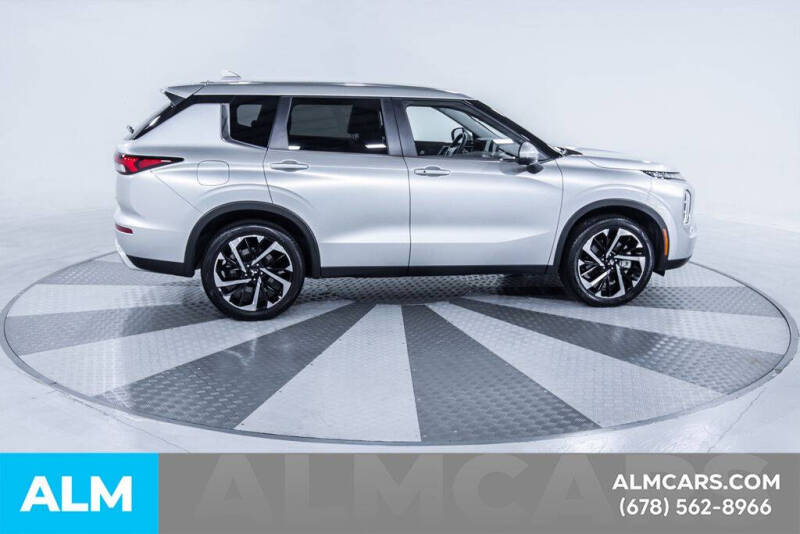 2024 Mitsubishi Outlander SE