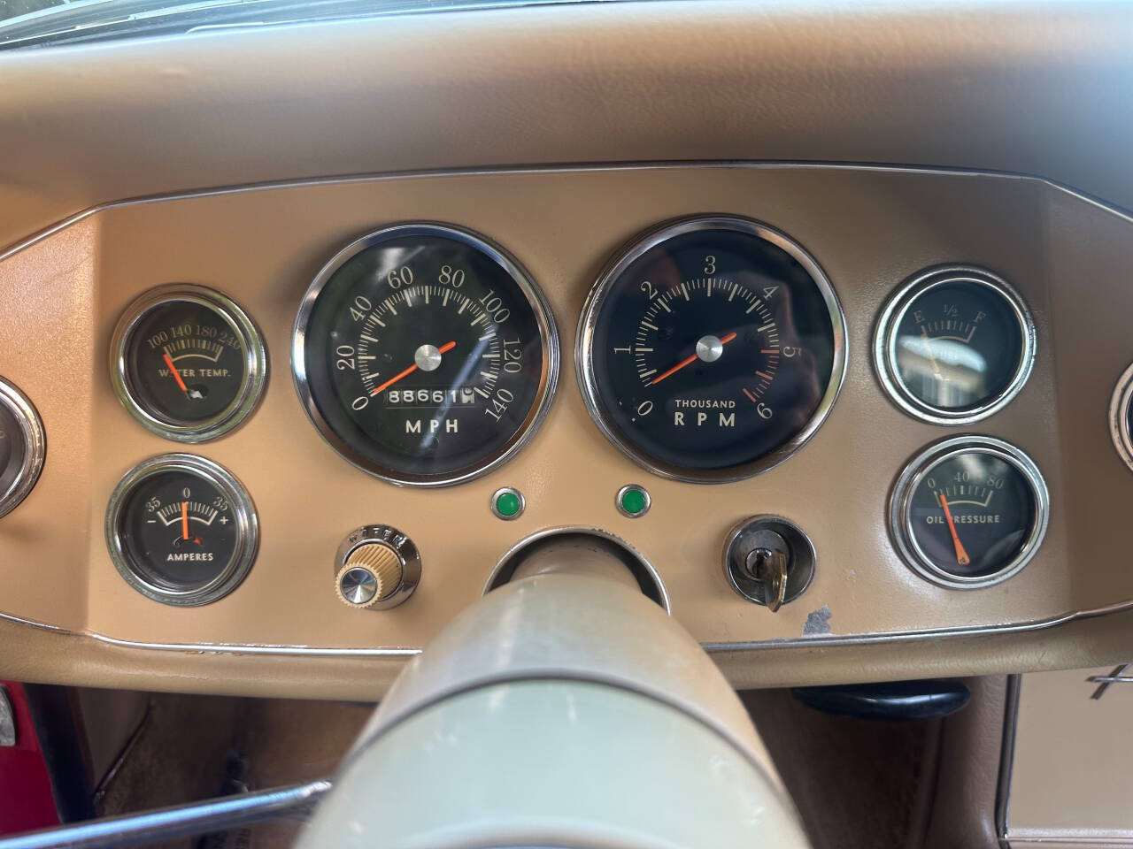 1963 Studebaker Avanti 32