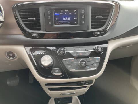 2017 Chrysler Pacifica LX