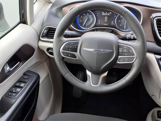 2022 Chrysler Voyager LX